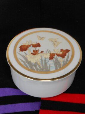 CHOKIN hand crafted in Japan lidded porcelain box